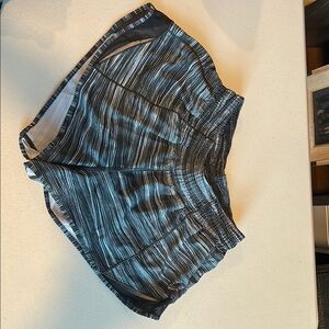 Lululemon Hotty Hot shorts-size 6
